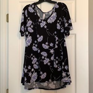 Large LulaRoe Perfect black and periwinkle blouse